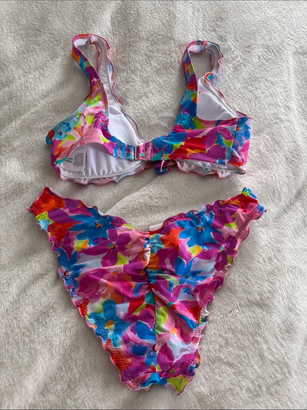 Bikini - Picture 2 of 2